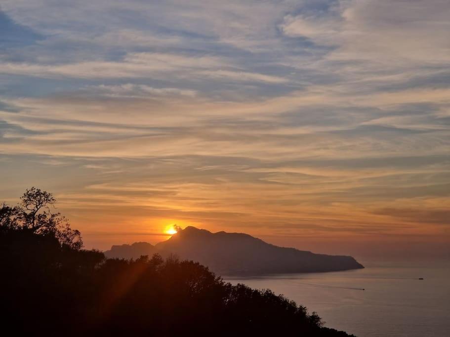Sun & Relax, Relaxing Location With Seaview Villa Маса Лубрензе Екстериор снимка