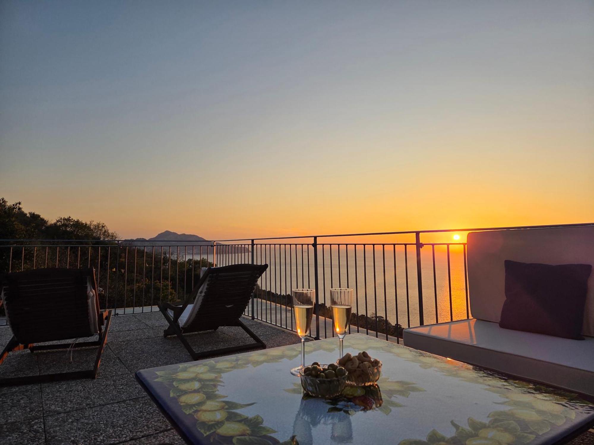 Sun & Relax, Relaxing Location With Seaview Villa Маса Лубрензе Екстериор снимка